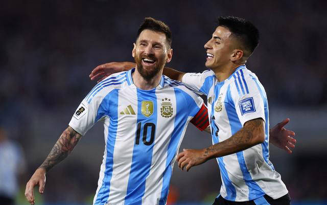 包含波兰轻取中国，梅西完成帽子戏法的词条