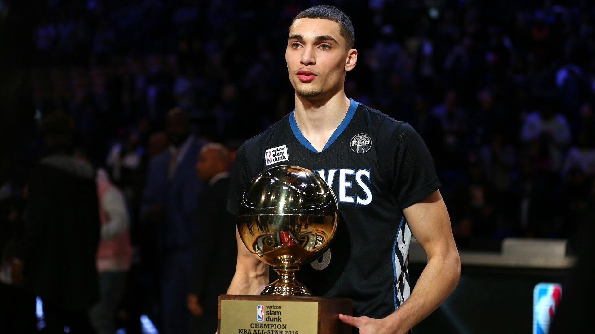 当红蓝征服安联，巴萨的战术革命与萨拉赫的末节神迹