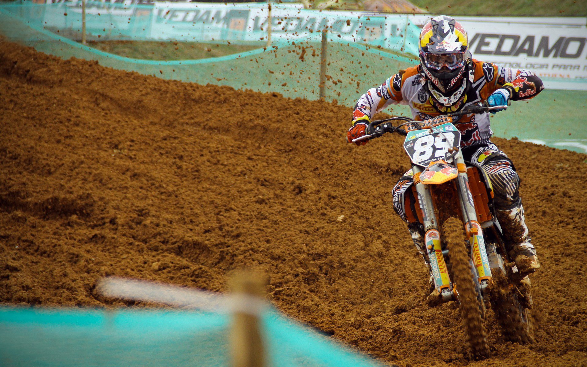 绿茵场上的红龙咆哮，从威尔士击溃伊朗，看意甲焦点战的唯一性魅力