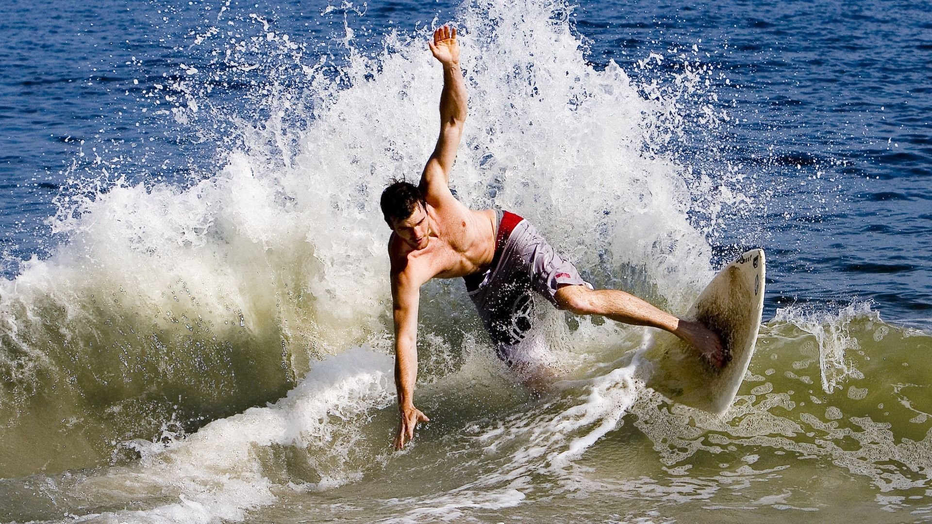 黄蜂冲垮山西队，福克斯关键节点连续得分定乾坤
